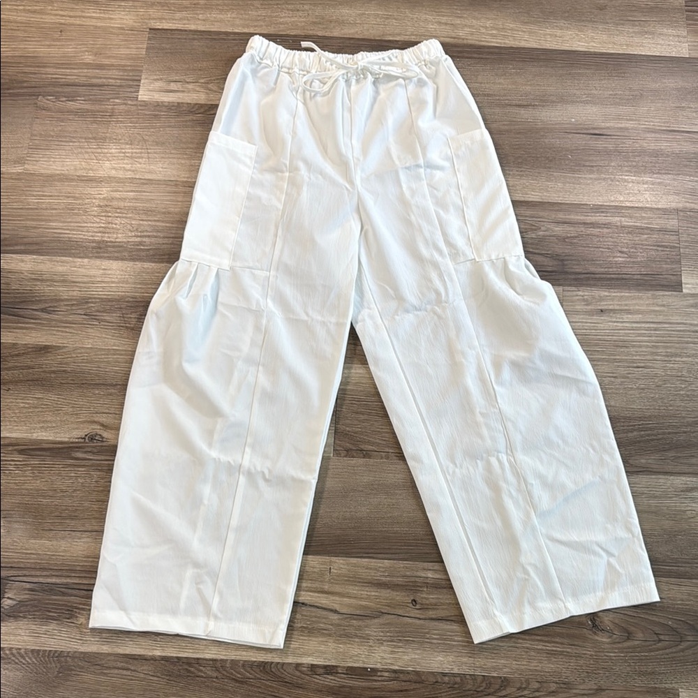 Women's Size Medium Wide Leg Utility Cargo Pants White Polyester Patch Pockets